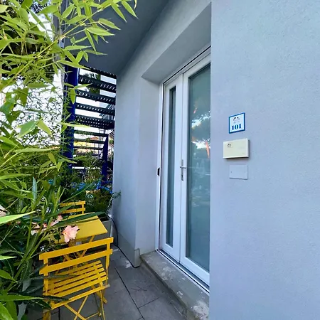 Blue E לידו דלה נציוני